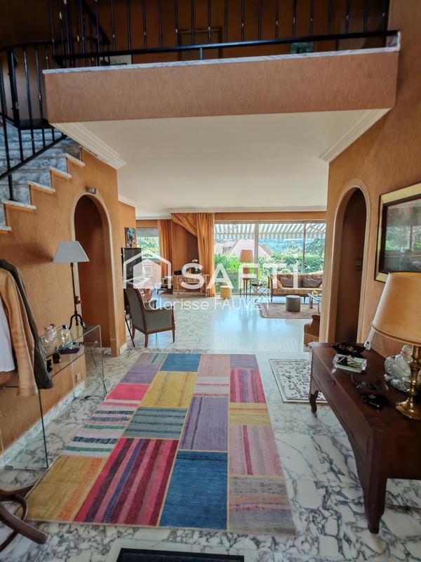 Villa - 200 m² - 6 pièces