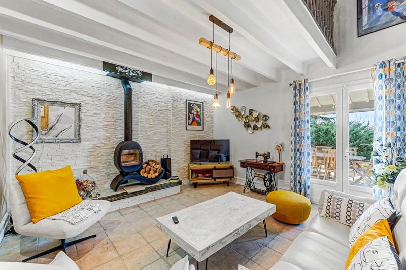 Propriété - 330 m² - 6 pièces