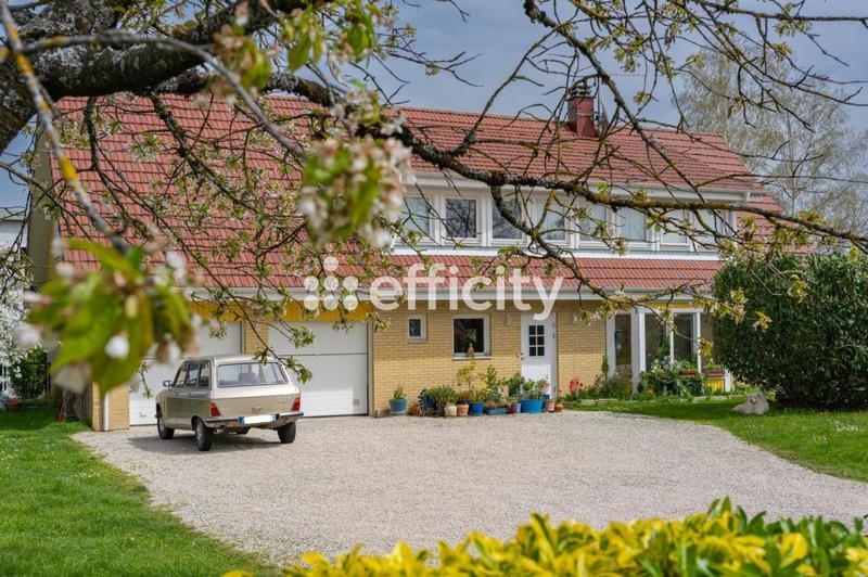 Maison - 232 m² - 8 pièces