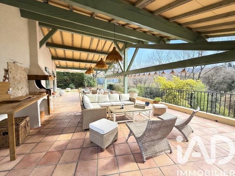 Maison - 237 m² - 6 pièces