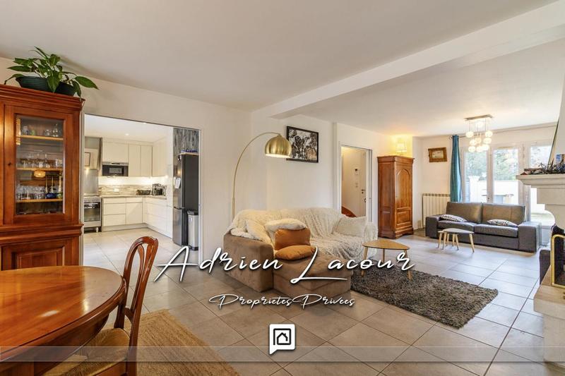 Maison - 222 m² - 12 pièces