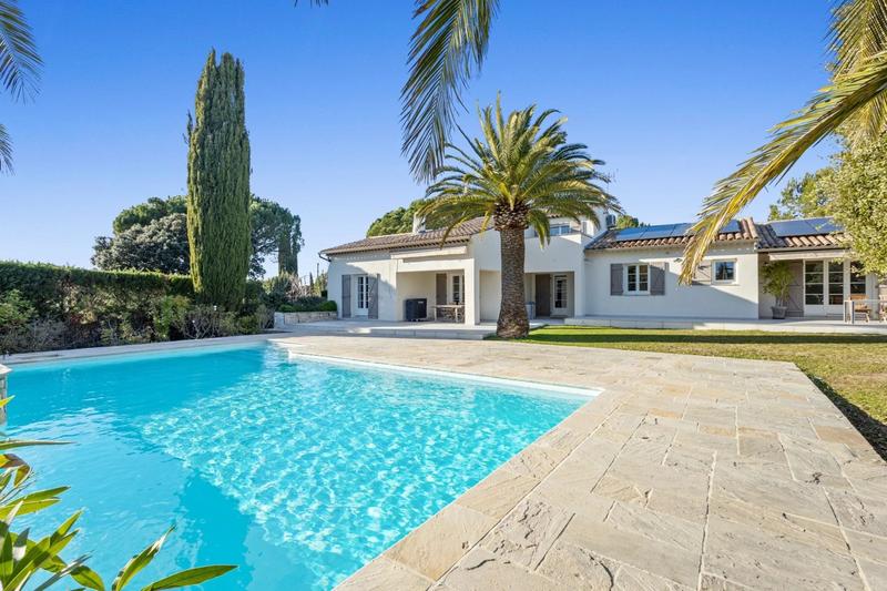 Villa - 182 m² - 6 pièces