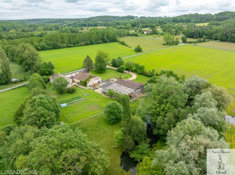 Maison traditionnelle - 315 m² - 10 pièces