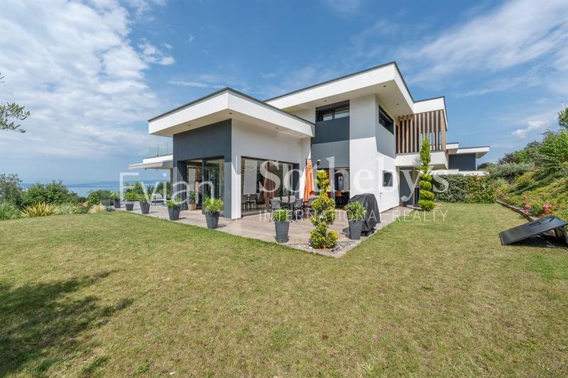 Maison - 270 m² - 7 pièces