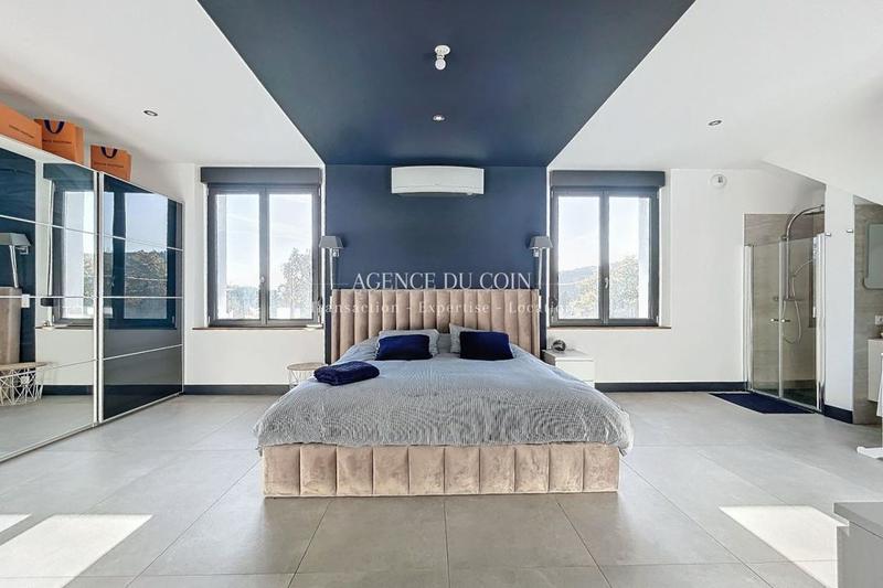 Villa - 324 m² - 6 pièces