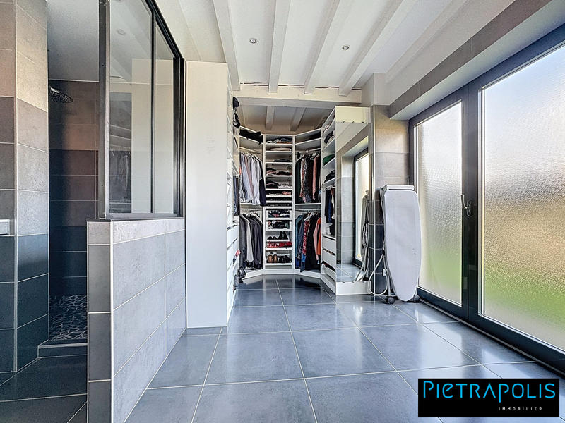 Maison contemporaine - 322 m² - 8 pièces