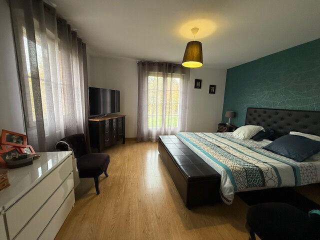 Maison - 218 m² - 8 pièces