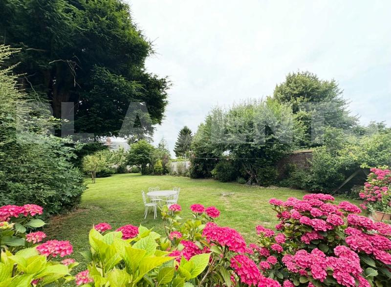 Maison de maîtres - 280 m² - 11 pièces