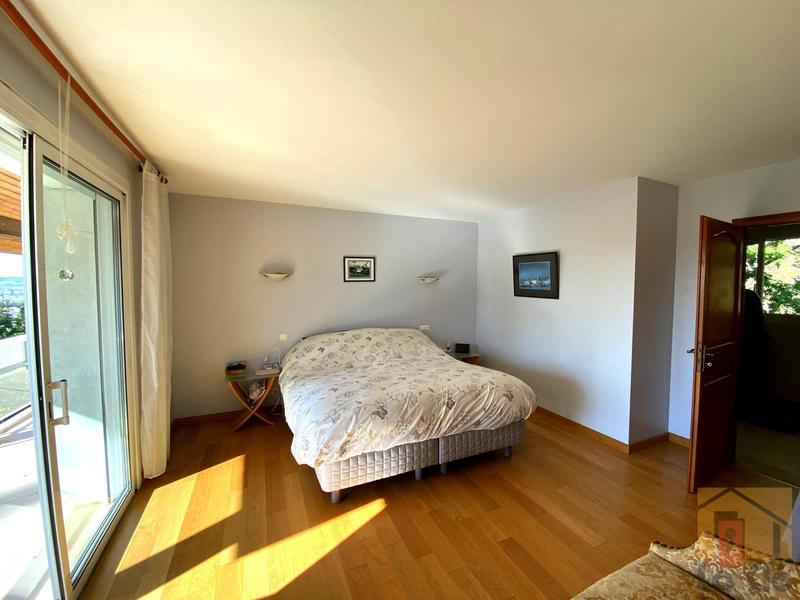 Maison - 455 m² - 9 pièces