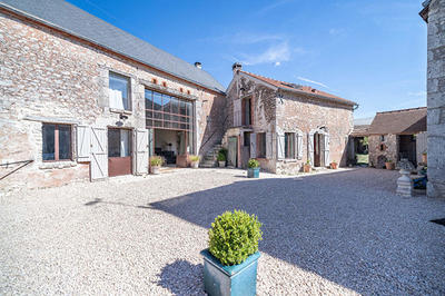 Demeure - 260 m² - 6 pièces