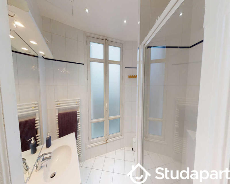 Chambre - 180 m² - 1 pièce