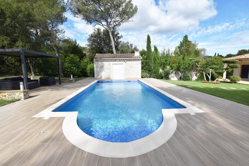 Villa - 248 m² - 8 pièces