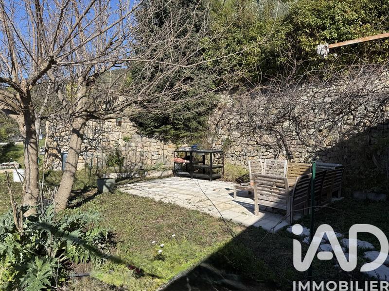 Maison - 300 m² - 8 pièces