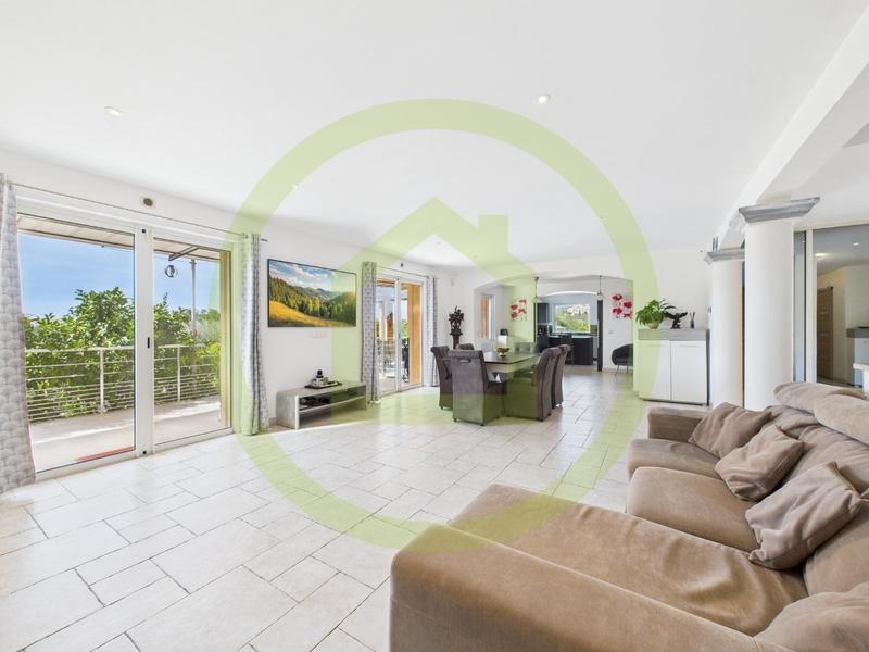 Maison - 423 m² - 7 pièces