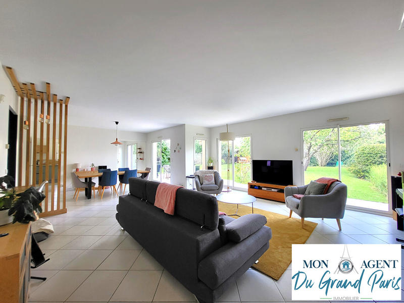 Maison - 216 m² - 10 pièces