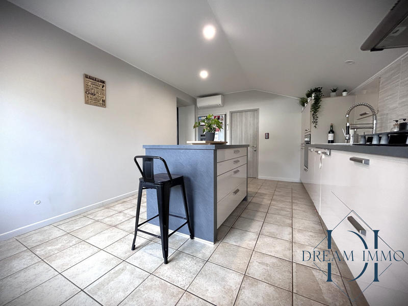 Maison traditionnelle - 200 m² - 4 pièces