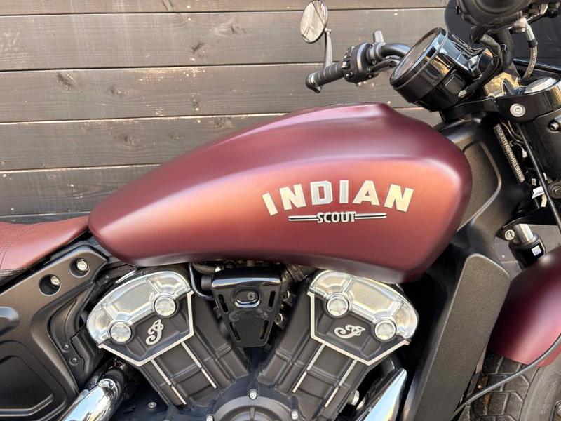 Indian Scout Bobber 1133 Maroon Metallic