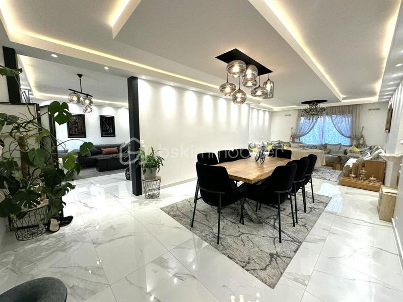 Maison - 140 m² - 8 pièces