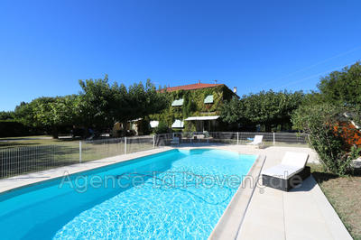 Maison - 255 m² - 12 pièces