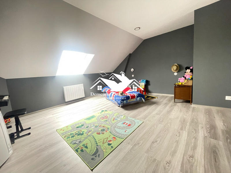 Maison - 250 m² - 8 pièces