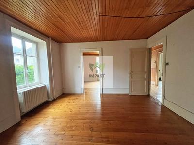 Maison - 220 m² - 12 pièces