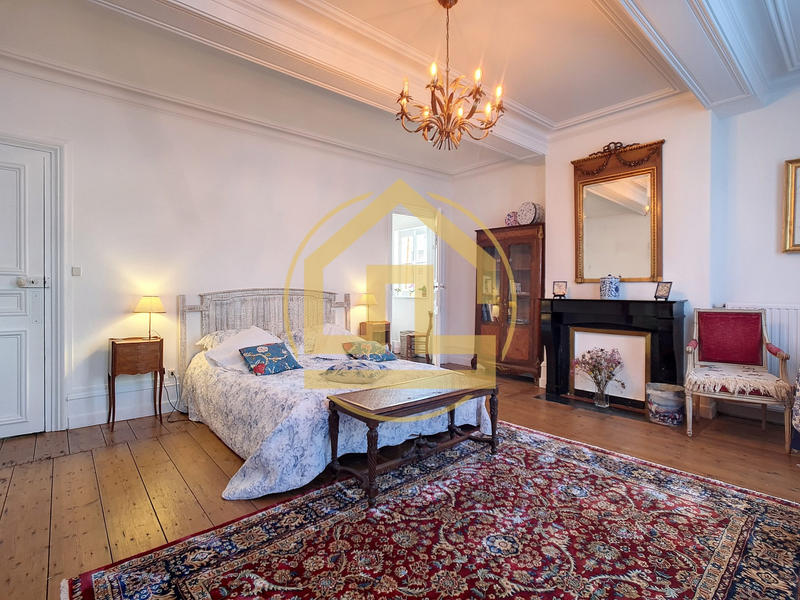 Maison - 430 m² - 13 pièces