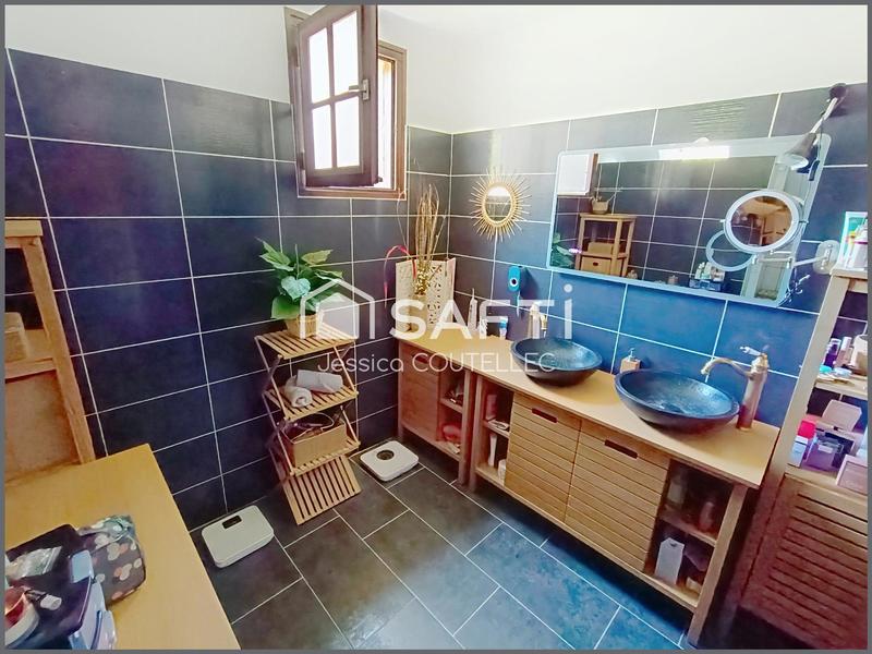 Maison - 161 m² - 8 pièces