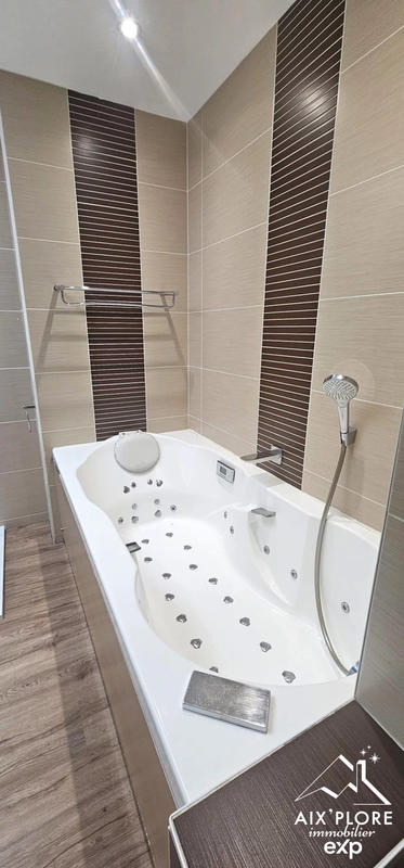 Maison - 224 m² - 7 pièces