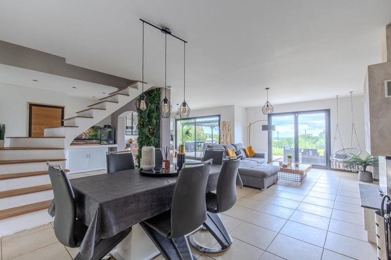 Maison - 245 m² - 7 pièces