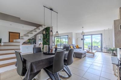 Maison - 245 m² - 7 pièces