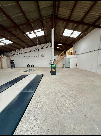 Local commercial - 400 m² - 6 pièces