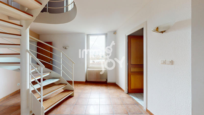 Maison - 214 m² - 7 pièces