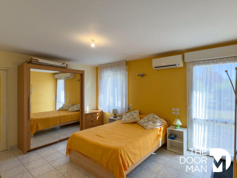 Maison - 227 m² - 9 pièces