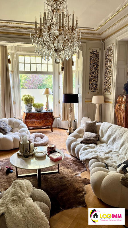 Maison - 282 m² - 8 pièces