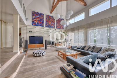 Maison - 275 m² - 8 pièces