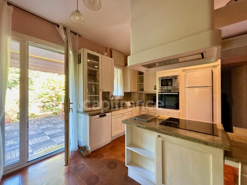 Maison - 245 m² - 10 pièces