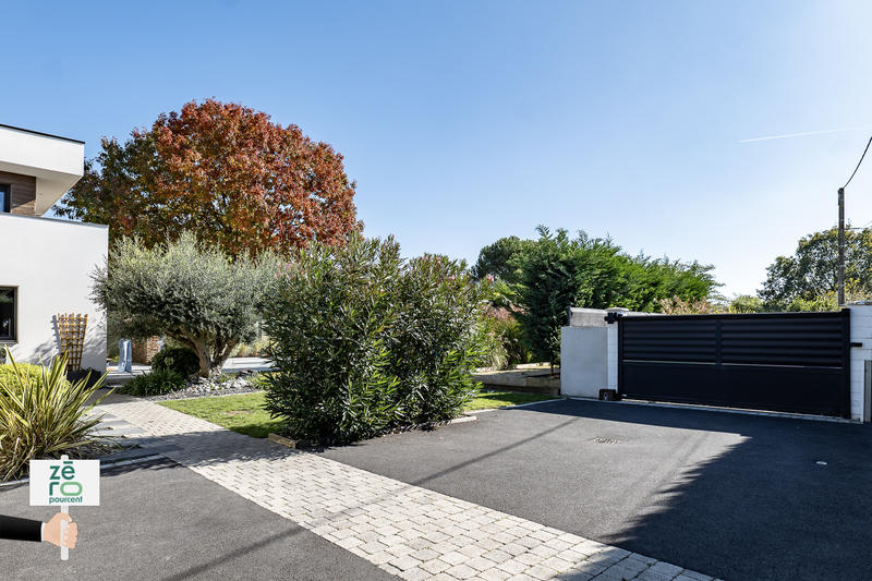 Maison - 182 m² - 6 pièces