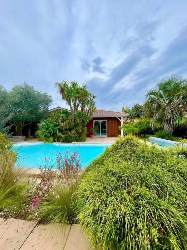 Maison - 180 m² - 6 pièces