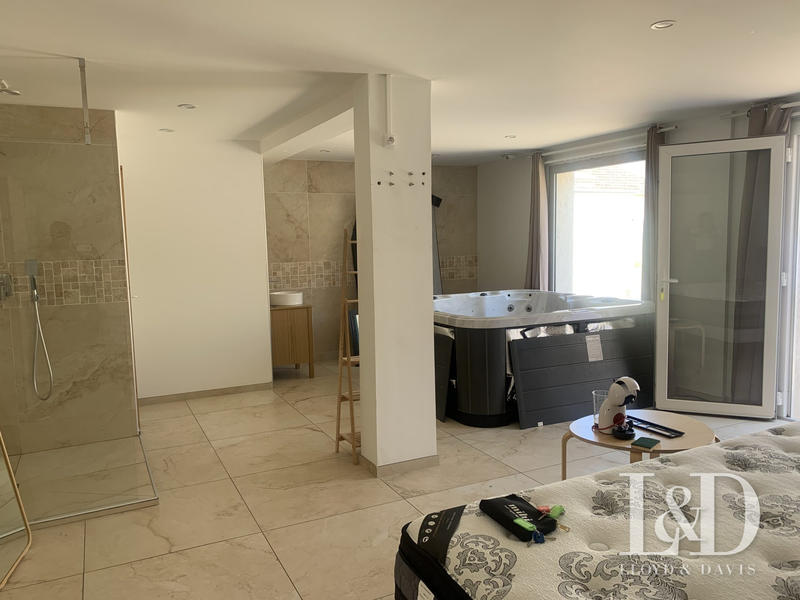 Local commercial - 299 m² - 2 pièces