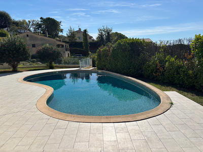 Maison - 270 m² - 5 pièces