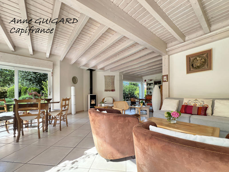 Maison - 232 m² - 7 pièces