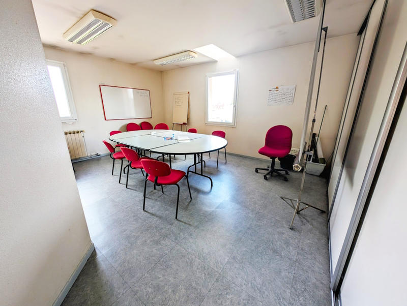 Local commercial - 242 m² - 6 pièces