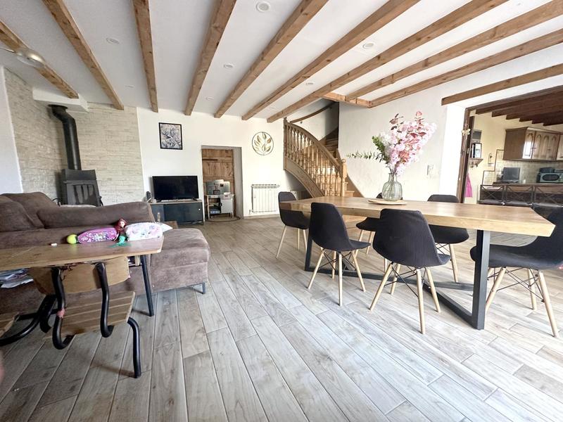 Maison - 201 m² - 9 pièces