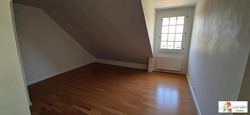 Maison - 230 m² - 7 pièces