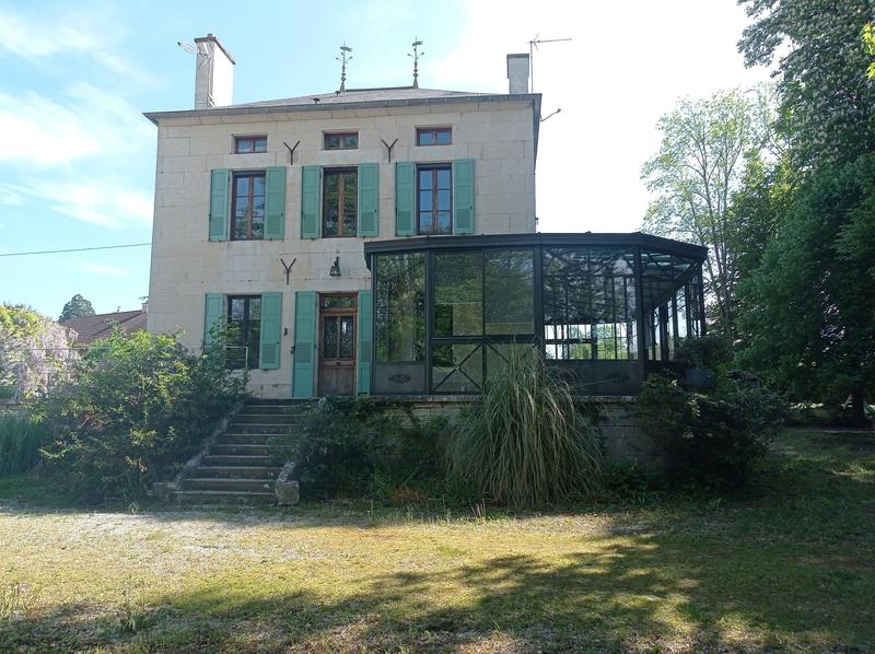 Maison - 210 m² - 10 pièces