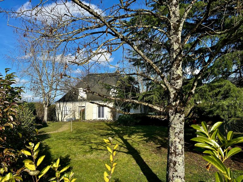 Maison traditionnelle - 199 m² - 9 pièces