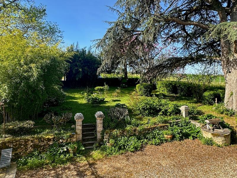 Maison en pierre - 222 m² - 9 pièces