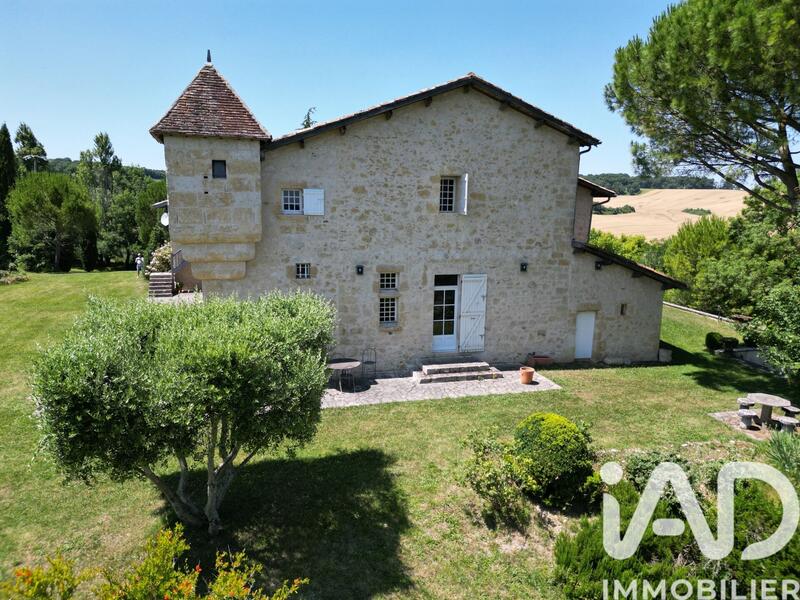 Maison - 396 m² - 10 pièces