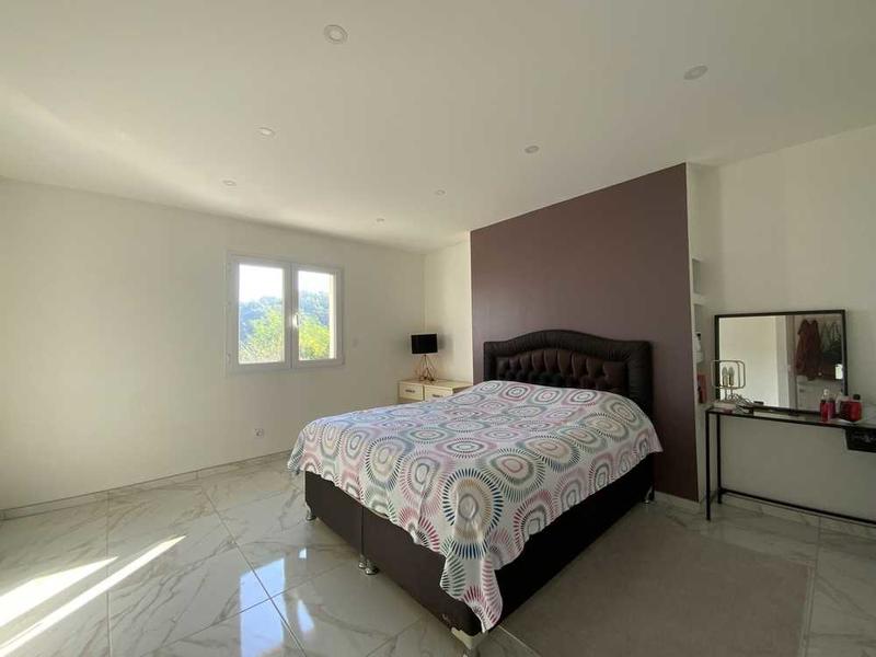 Maison traditionnelle - 130 m² - 5 pièces