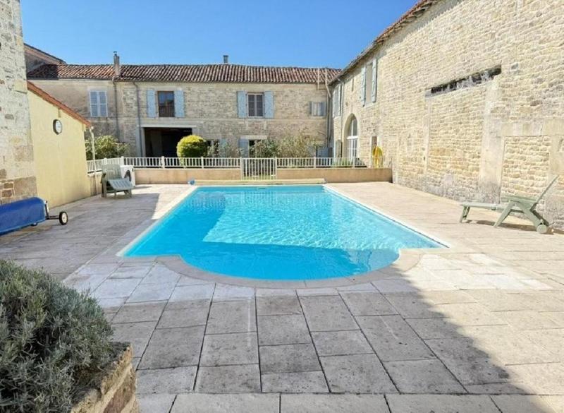 Maison - 392 m² - 10 pièces